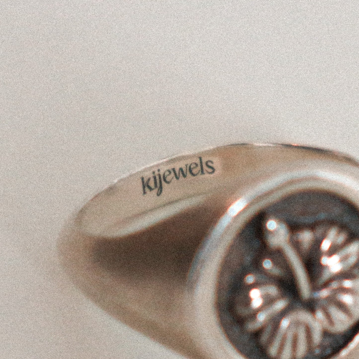 Hibiscus Signet Ring Silver