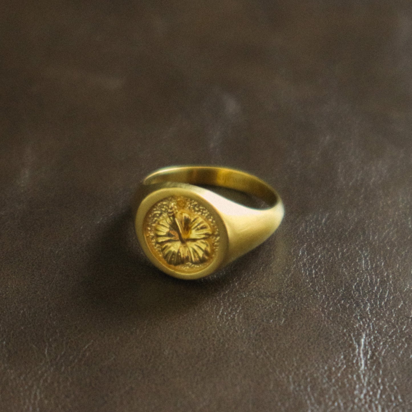 Hibiscus Signet Ring Gold