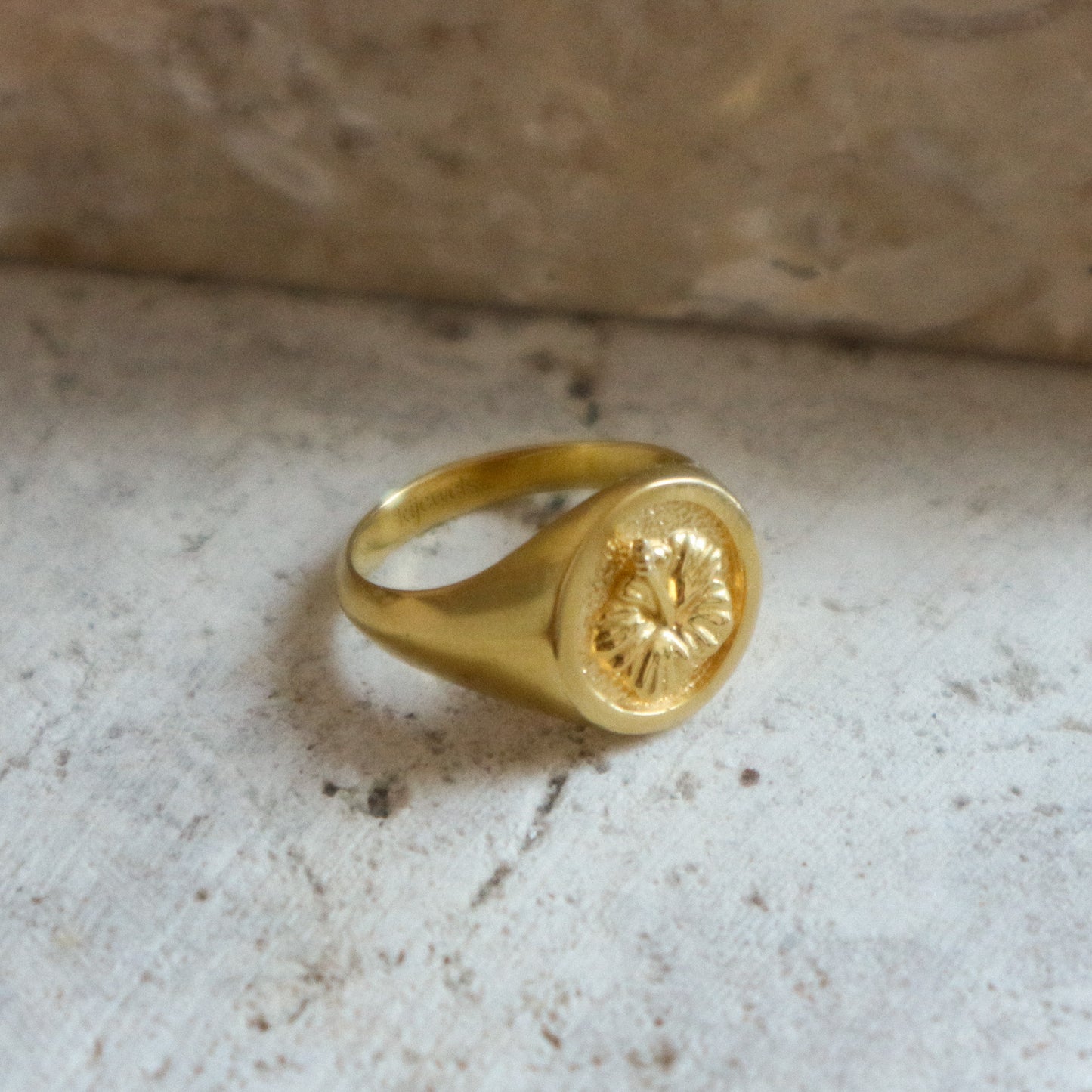 Hibiscus Signet Ring Gold